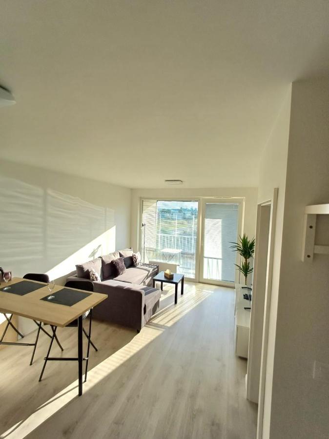 New Air-Conditioned Apartment 5 Minutes By Walk From The Airport With Free Garage Parking Bratislava Exteriér fotografie