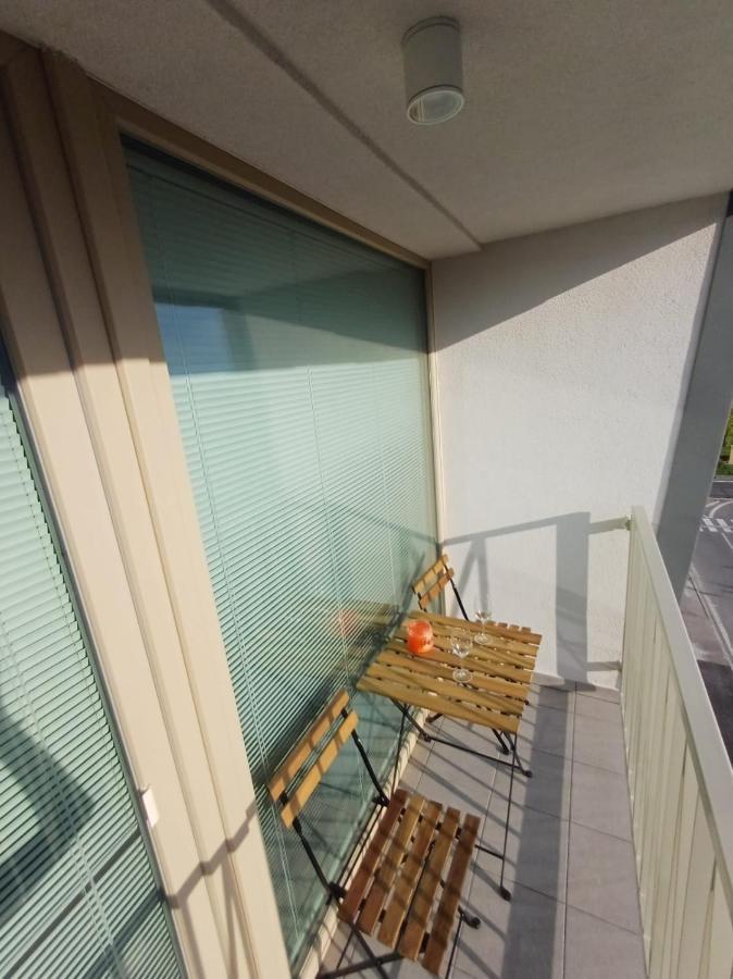 New Air-Conditioned Apartment 5 Minutes By Walk From The Airport With Free Garage Parking Bratislava Exteriér fotografie