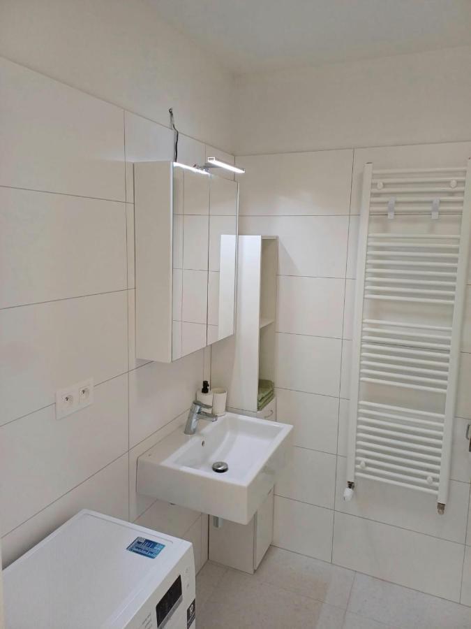 New Air-Conditioned Apartment 5 Minutes By Walk From The Airport With Free Garage Parking Bratislava Exteriér fotografie