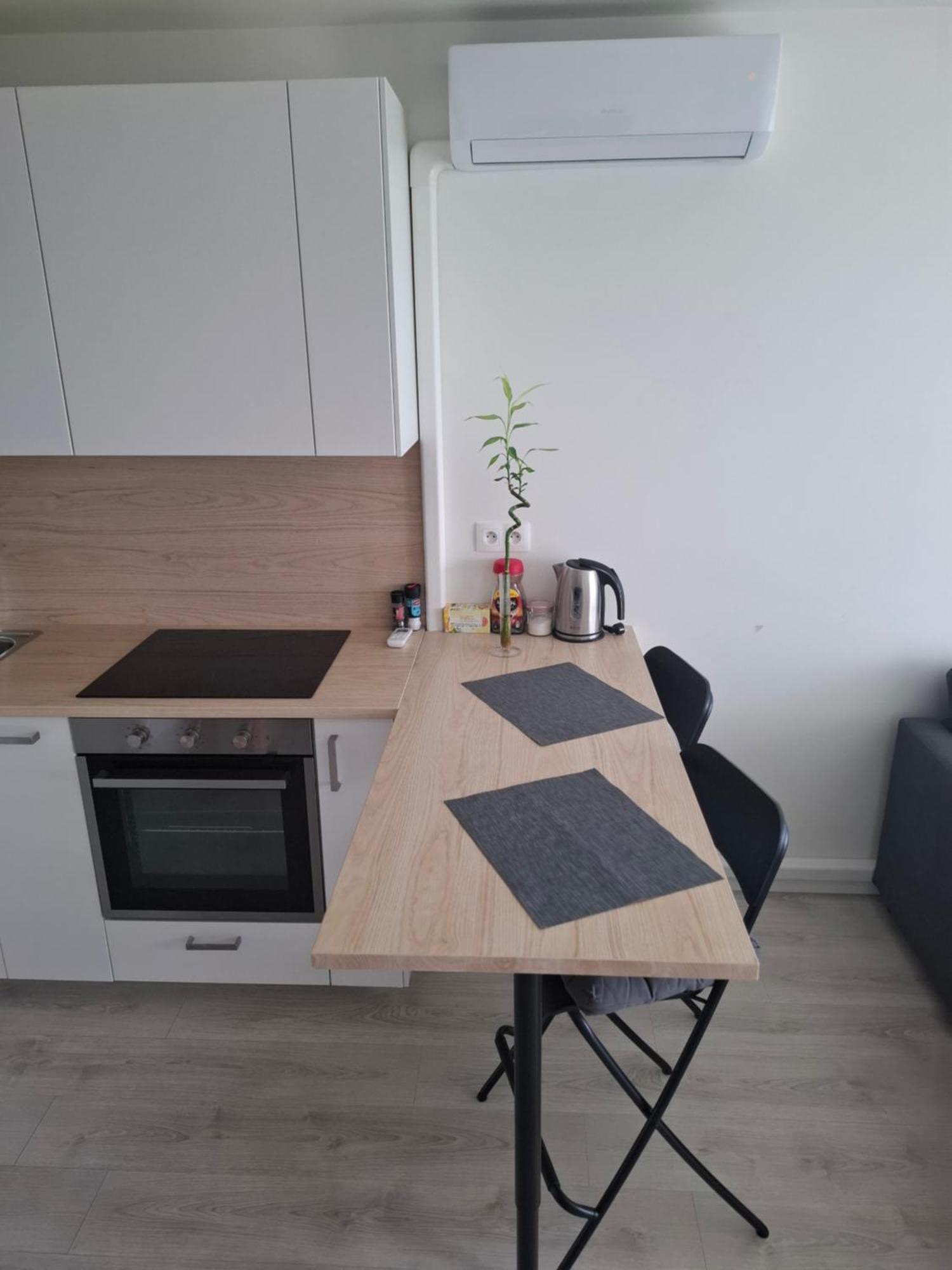 New Air-Conditioned Apartment 5 Minutes By Walk From The Airport With Free Garage Parking Bratislava Exteriér fotografie